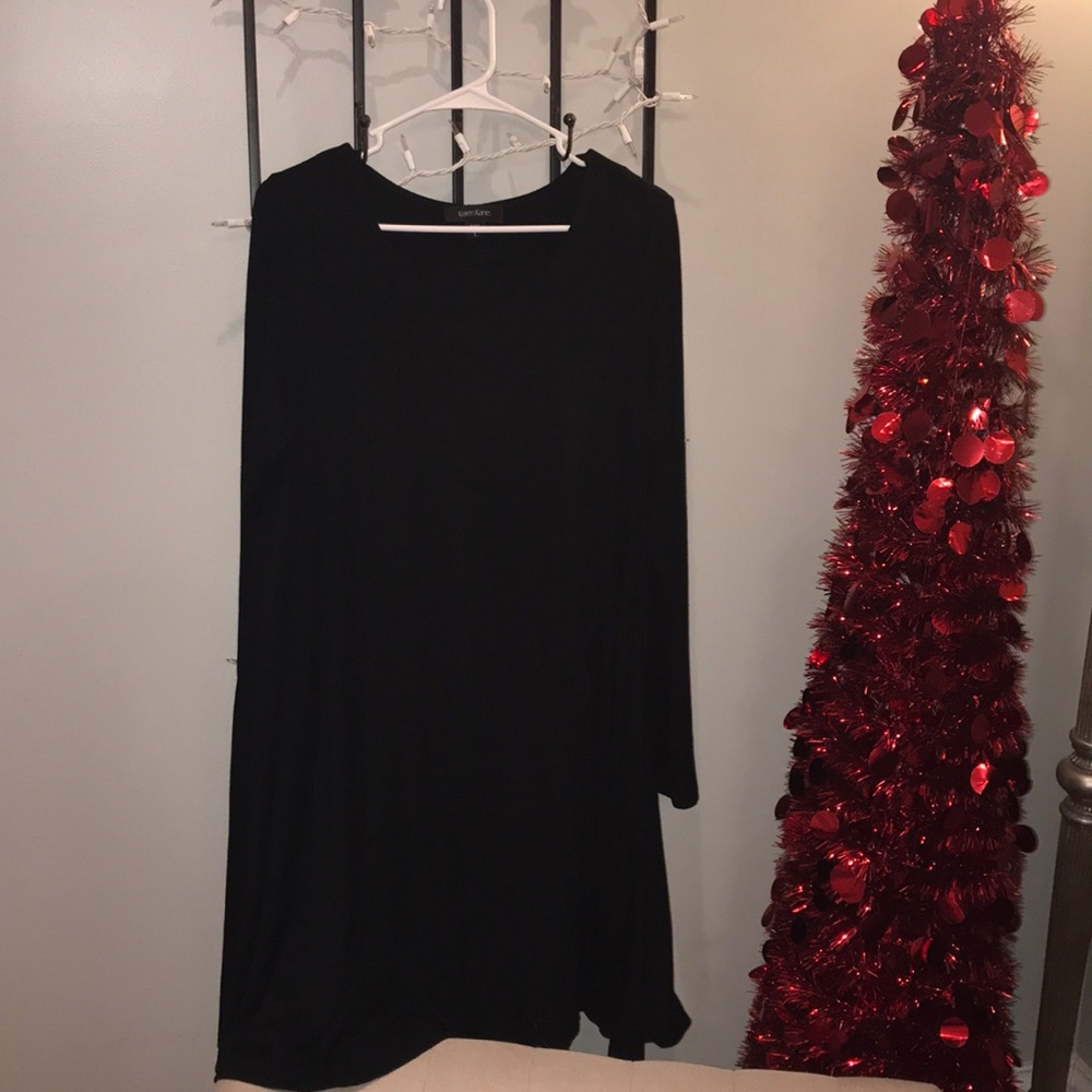 Karen Kane STUNNING A line Black Dress